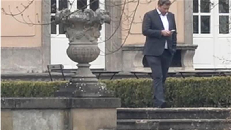 Finanzminister Klingbeil in der Villa Borsig, dem Gästehaus des Auswärtigen Amts am Tegeler See.