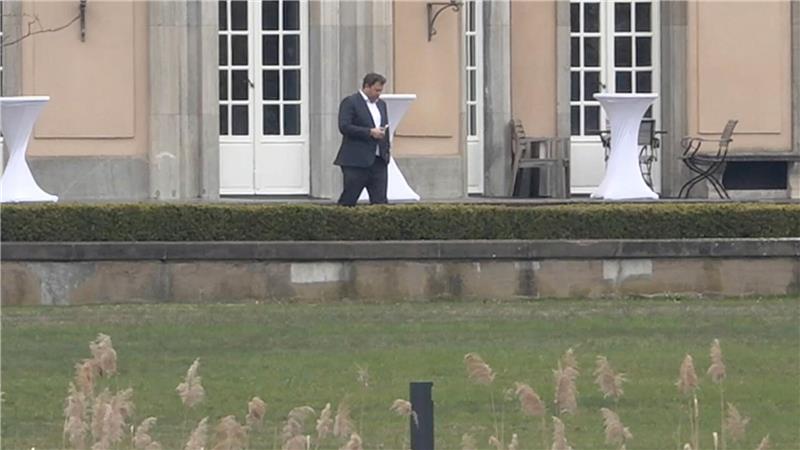 Finanzminister Klingbeil in der Villa Borsig, dem Gästehaus des Auswärtigen Amts am Tegeler See.