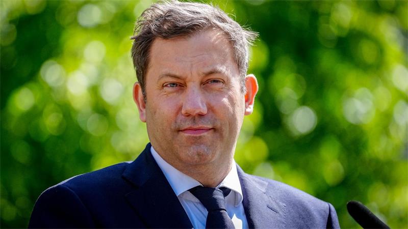 Zehn Euro im Monat: So soll die Frühstartrente funktionieren Finanzminister Lars Klingbeil (SPD) hat die Frühstartrente in die Ressortabstimmung gegeben. (Archivbild)