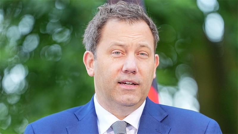 Koalition einigt sich auf Steuerreform - das steckt drin Finanzminister Lars Klingbeil (SPD) hatte Berichten zufolge auch einen Plan für mehr als 20 Milliarden Euro Entlastung erarbeitet, der nun aber nicht verwirklicht wird.