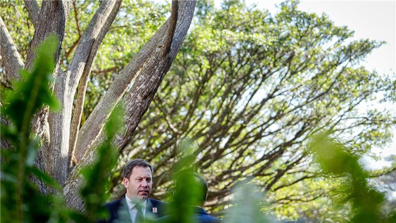 Bilder des Tages Finanzminister Lars Klingbeil gibt in Südafrika beim Treffen der Finanzminister und Zentralbankchefs der G20-Staaten Interviews.