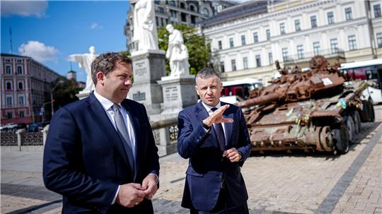 Finanzminister Lars Klingbeil trifft seinen Amtskollegen Serhij Marchenko in Kiew.