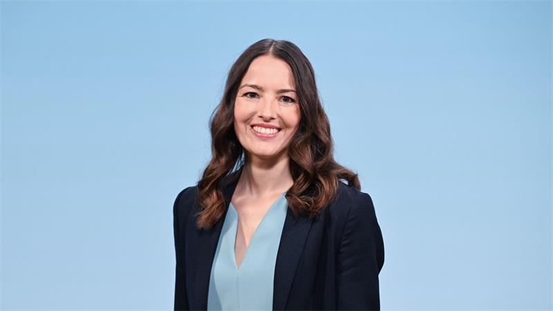 Daimler Truck setzt nach Gewinneinbruch auf zweites Halbjahr Finanzvorständin Eva Scherer: „Wir liegen da gut im Plan.“ (Archivbild)