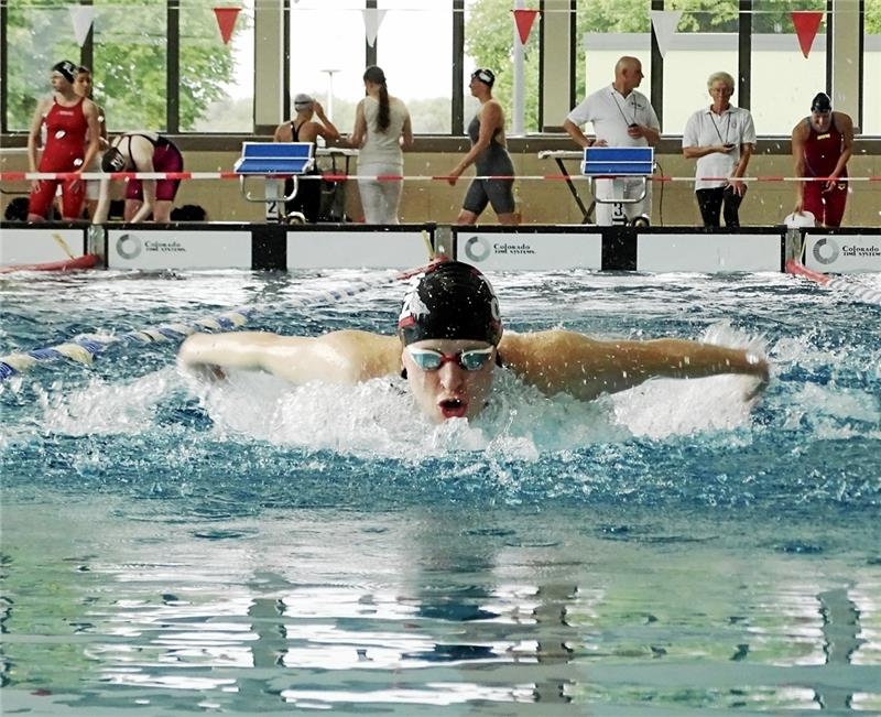 Schwimmer Nick Näther kürt sich zum König der Sprinter Fiona Lüken vom TuS Clausthal-Zellerfeld sichert sich über die 50 Meter Brust den Kreismeistertitel und trägt damit zum erfolgreichen Abschneiden der Oberharzer bei. Foto: Privat