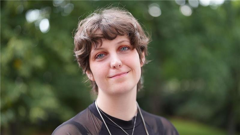 Fiona Sironic steht mit „Am Samstag gehen die Mädchen in den Wald und jagen Sachen in die Luft“ auf der Shortlist 2025 (Archivbild).