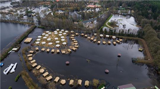 Flächen vom Serengeti-Park sind teilweise von Wasser überflutet. Die ersten Tiere  sind evakuiert worden.