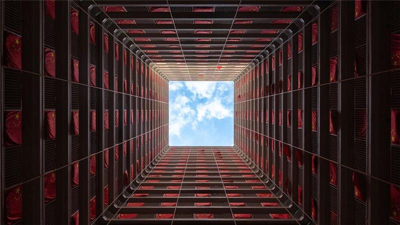 Flaggen für China zum 75. Nationalfeiertag der Volksrepublik