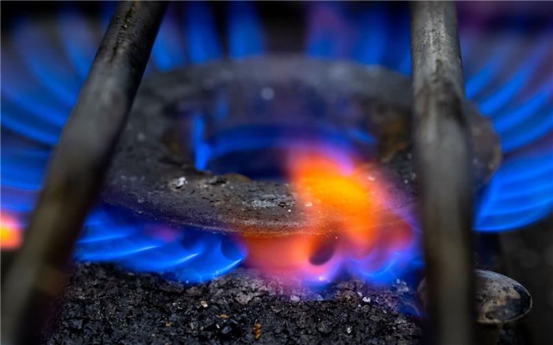 Europäischer Gaspreis fällt Flamme in einem Gasherd: Der Gaspreis sinkt.