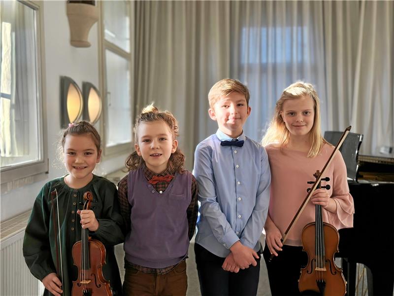 „Jugend musiziert“ beschert Gänsehautmomente Fleißige Nachwuchskünstler: Julia Franziska Lahmer, Francis Julien Lahmer, Oleksiv Suhak und Elisabeth Bolt.