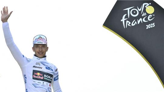Florian Lipowitz hat mit dem dritten Platz bei der Tour de France den größten Erfolg seiner Karriere gefeiert.