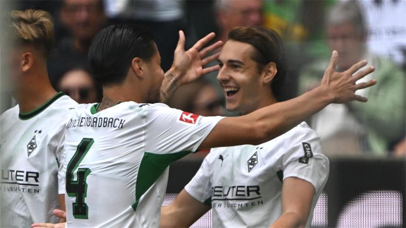 Spektakuläres 3:4: Gladbach verliert auch gegen Mainz Florian Neuhaus (r) brachte die Borussia früh in Führung.