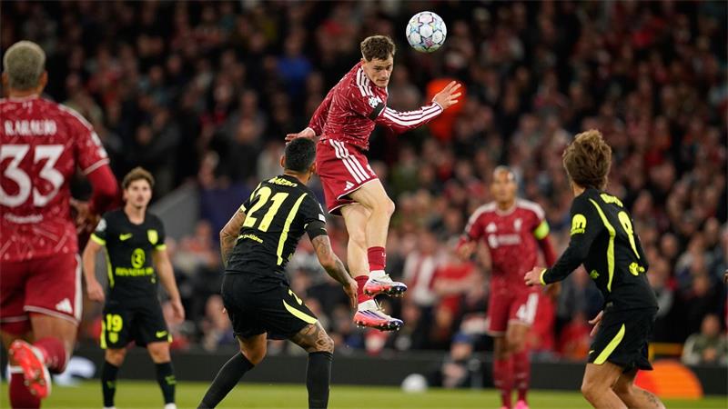 Florian Wirtz (M) gewann mit dem FC Liverpool.