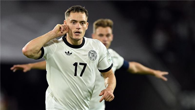 Florian Wirtz bekommt Trophäe als Fußballer des Jahres Florian Wirtz jubelt über sein Tor gegen Nordirland (Archivbild).
