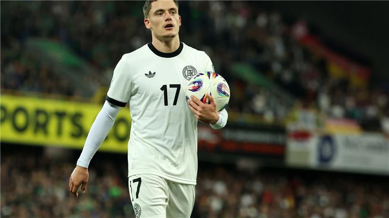 Die Fußball-Nationalmannschaft in der Einzelkritik Florian Wirtz trägt den Ball zu einer Ecke.