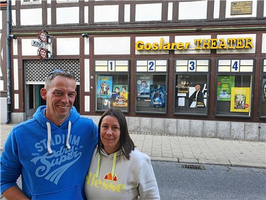 Florian und Jil Wildmann hängen an ihrem Kino in der Breiten Straße. Jetzt müssen sie die Reißleine ziehen. Archivfoto: Sowa