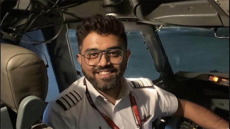 Verletzter Flydubai-Pilot für Rettung von Passagieren geehrt Flugkapitän Smit Machchhar wurde für seinen Einsatz im Cockpit nun in den Vereinigten Arabischen Emiraten geehrt. (Archivbild)