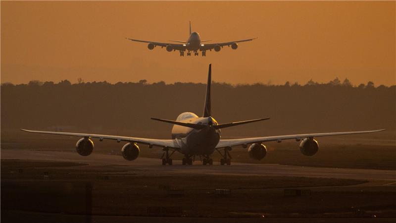 Flugreisen sollen ab dem Sommer mit geringeren Steuern belastet werden. 