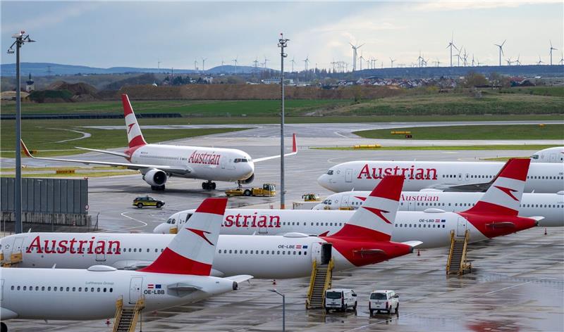 Streik bei Austrian Airlines - Flugausfälle bis Karfreitag Flugzeuge der Austrian Airlines (AUA) am Flughafen Wien-Schwechat.