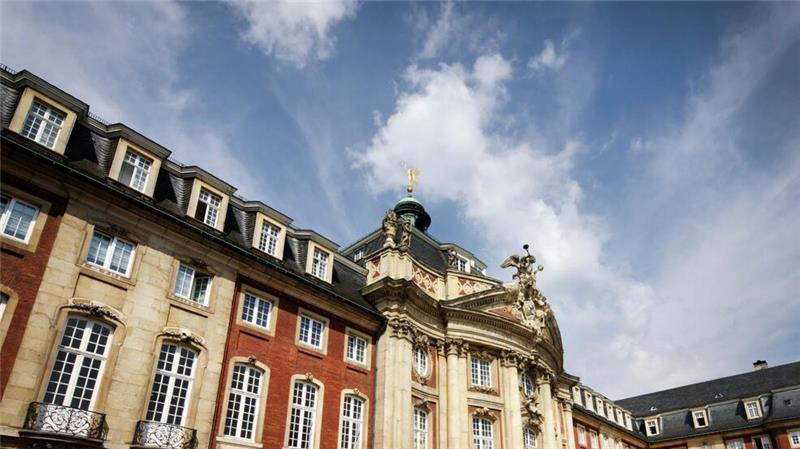 Physiker aus Münster stellen kleinsten QR-Code her Forscher der Uni Münster haben den weltweit kleinsten QR-Code hergestellt und es damit ins Guinness-Buch der Rekorde geschafft. (Archivbild)