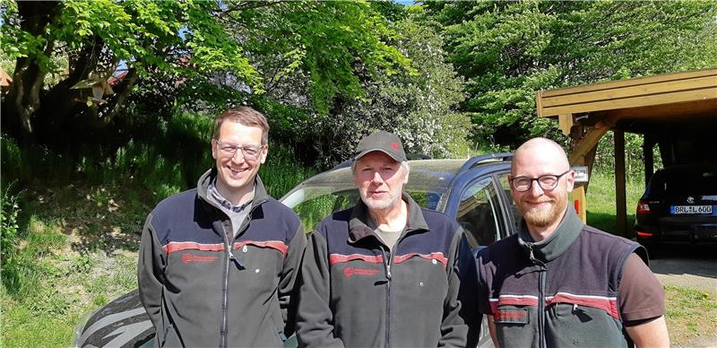 Wechsel an der Spitze der Revierförsterei Hohegeiß Forstamtsleiter Stefan Fenner verabschiedet Revierförster Matthias Lüttgau und begrüßt seinen Nachfolger Florian Maack (von links).