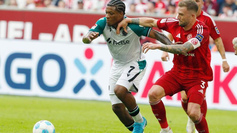 Hannover verliert Duell der Aufstiegskandidaten Fortuna Düsseldorf (rot) war gegen Hannover 96 überlegen.