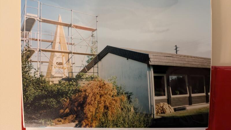 Kirchengemeinde feiert Göttingerodes Glockenturm Fotobücher der Gemeinde zeugen vom Bau des Glockenturms vor 25 Jahren.