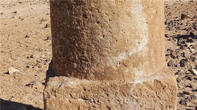 Römisches Straßennetz war weit größer als gedacht Fragment eines römischen Kilometersteins an der Via Nova in Jordanien