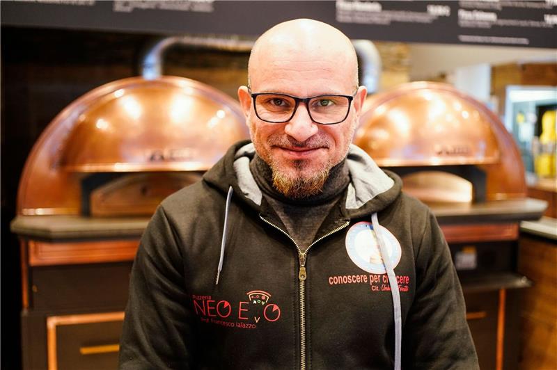Pizza-Weltmeister bereitet sich auf Las Vegas vor Francesco Ialazzo ist Weltmeister im Pizzabacken.