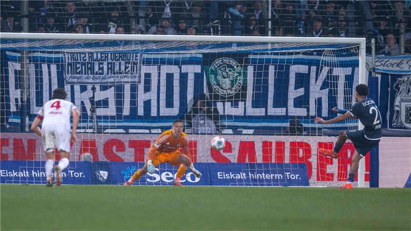 1:1 im Ruhrstadion: Bochum und Nürnberg kommen kaum voran Francis Onyeka verwandelt gegen den Torwart Jan Reichert in der 72. Minute Bochums Elfmeter zum 1:1.