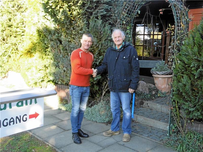 Frank Drost (li.) hat das Schlangenfarm-Restaurant von Jürgen Hergert gekauft und will es mit neuem Konzept bewirtschaften. Foto: Privat