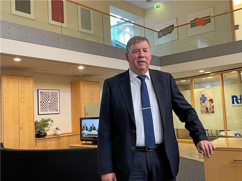 Frank Peters: Über Banker, Räuber und Karate Frank Peters ist ein Urgestein der Volksbank Nordharz. Nach 48 Jahren geht er Ende März in den Ruhestand. Foto: Kleine