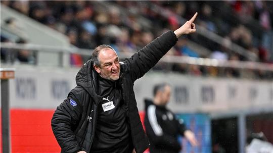 Frank Schmidt stand kurz vor einem Sieg gegen Stuttgart.