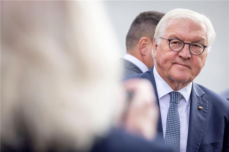 Steinmeier: Parteien sollen in Flüchtlingsfrage kooperieren Frank-Walter Steinmeier hat sich zu der Debatte rund um die Flüchtlingsaufnahme in Deutschland geäußert.