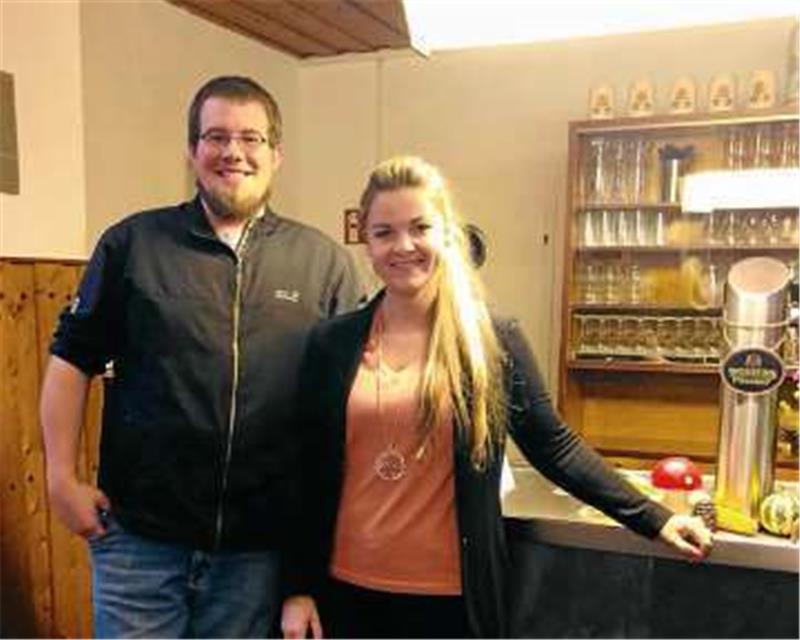 Frank Willecke informiert sich bei Wirtschaftsförderin Ina Hallmann.  Foto: Privat