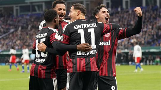 Frankfurt bejubelt den Auswärtssieg beim HSV.