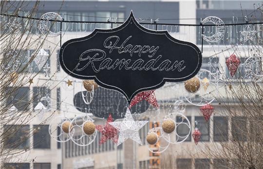 Frankfurt hatte die Beleuchtung anlässlich des bevorstehenden Ramadan aufhängen lassen.