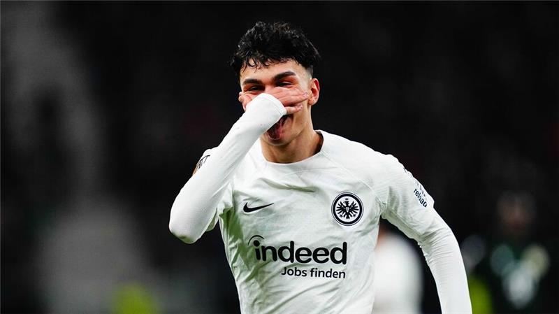 Nach Marmoush-Abgang: Frankfurt siegt in der Europa League Frankfurts Can Uzun erzielte die Führung gegen Budapest.