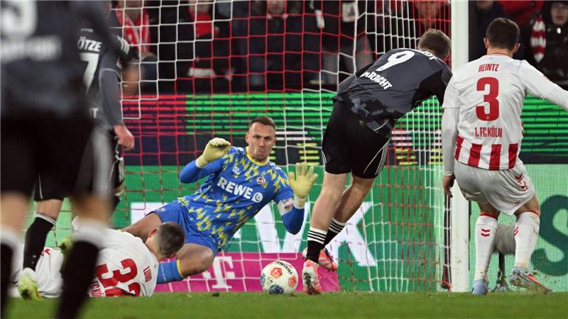 Frankfurts Jonathan Burkardt trifft zum 4:1