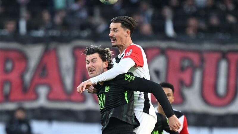 Frankfurts Nationalspieler Koch droht wochenlange Pause Frankfurts Nationalspieler Robin Koch verletzte sich gegen Wolfsburg an der Schulter.