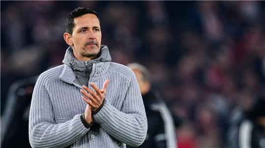 Frankfurts Trainer Dino Toppmöller erwartet von seiner Mannschaft in Bremen eine Reaktion.