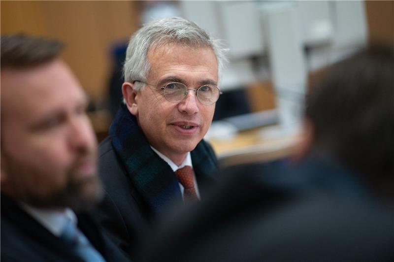 Frankfurter Ex-OB Feldmann legt Revision gegen Urteil ein Frankfurts ehemaliger Oberbürgermeister musste sich vor Gericht verantworten.