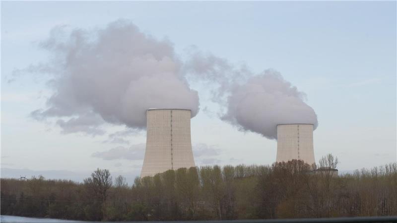 Frankreich fährt AKW wegen Hitzewelle runter Frankreich drosselt seine Atomstromproduktion, weil eine Hitzewelle Flüsse aufheizt. (Archivbild).