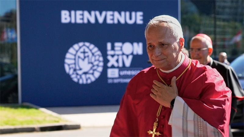 Frankreich heißt den Papst willkommen.