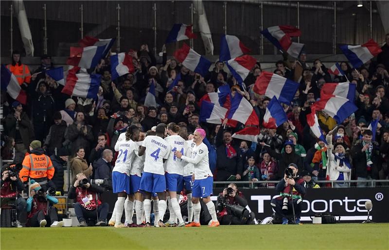 Pavard trifft bei Frankreich-Sieg - Nächster Rangnick-Erfolg Frankreich setzte sich dank eines Tores von Benjamin Pavard (verdeckt) mit 1:0 in Irland durch.
