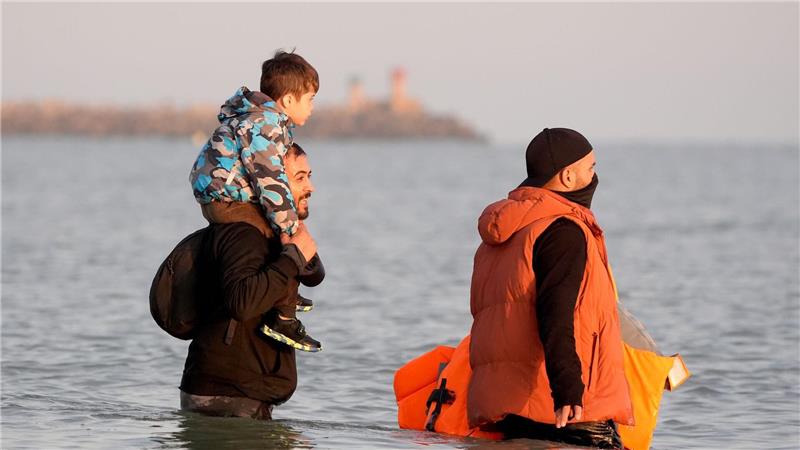 London und Paris wollen Migration am Ärmelkanal ausbremsen Frankreich und Großbritannien wollen die irreguläre Migration über den Ärmelkanal bekämpfen, aber im Gegenzug Migranten eine reguläre Einreise nach Großbritannien ermöglichen. (Archivbild)