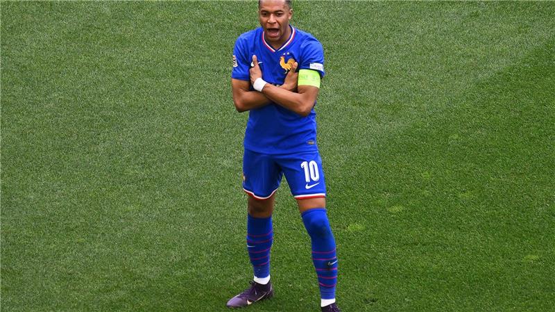 Nagelsmann denkt weiter groß: „Durchmarschieren“ zur WM Frankreichs Matchwinner Kylian Mbappé in seiner typischen Jubelpose.