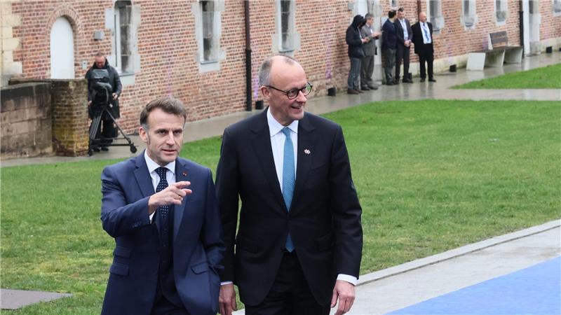 Frankreichs Präsident Macron und Bundeskanzler Merz kamen gemeinsam an.