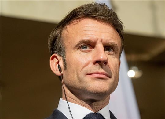 Frankreichs Präsident Macron war wochenlang öffentlich nicht auf den Widerstand gegen seine Reformpläne eingegangen.