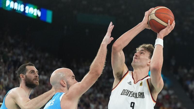 „Geschichte geschrieben“: Basketballer im Halbfinale Franz Wagner (r.) und die deutschen Basketballer stehen bei Olympia im Halbfinale.