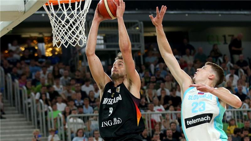 Basketballer setzen vor EM erstes Ausrufezeichen Franz Wagner und die deutschen Basketballer haben den ersten EM-Test gewonnen.